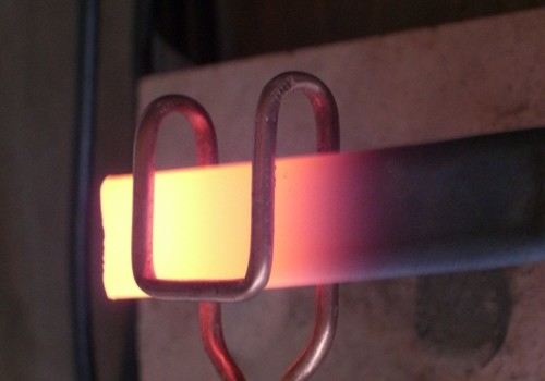 Máy gia nhiệt cảm ứng nóng được điều khiển tự động 60HZ để rèn kim loại