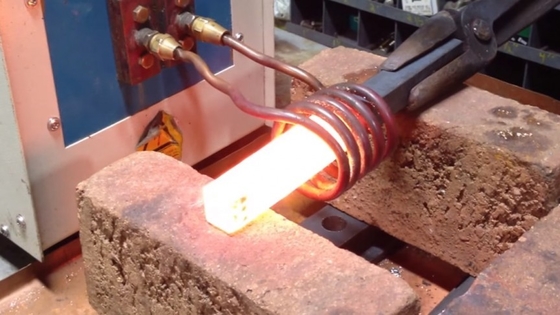 Điều khiển tự động Thanh tròn Cảm ứng làm cứng Thiết bị rèn gia nhiệt Dòng điện không đổi